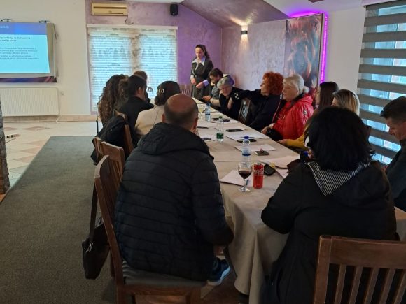 Seminar za odrasle “Predstavljanje tima za prava deteta zajednici”.